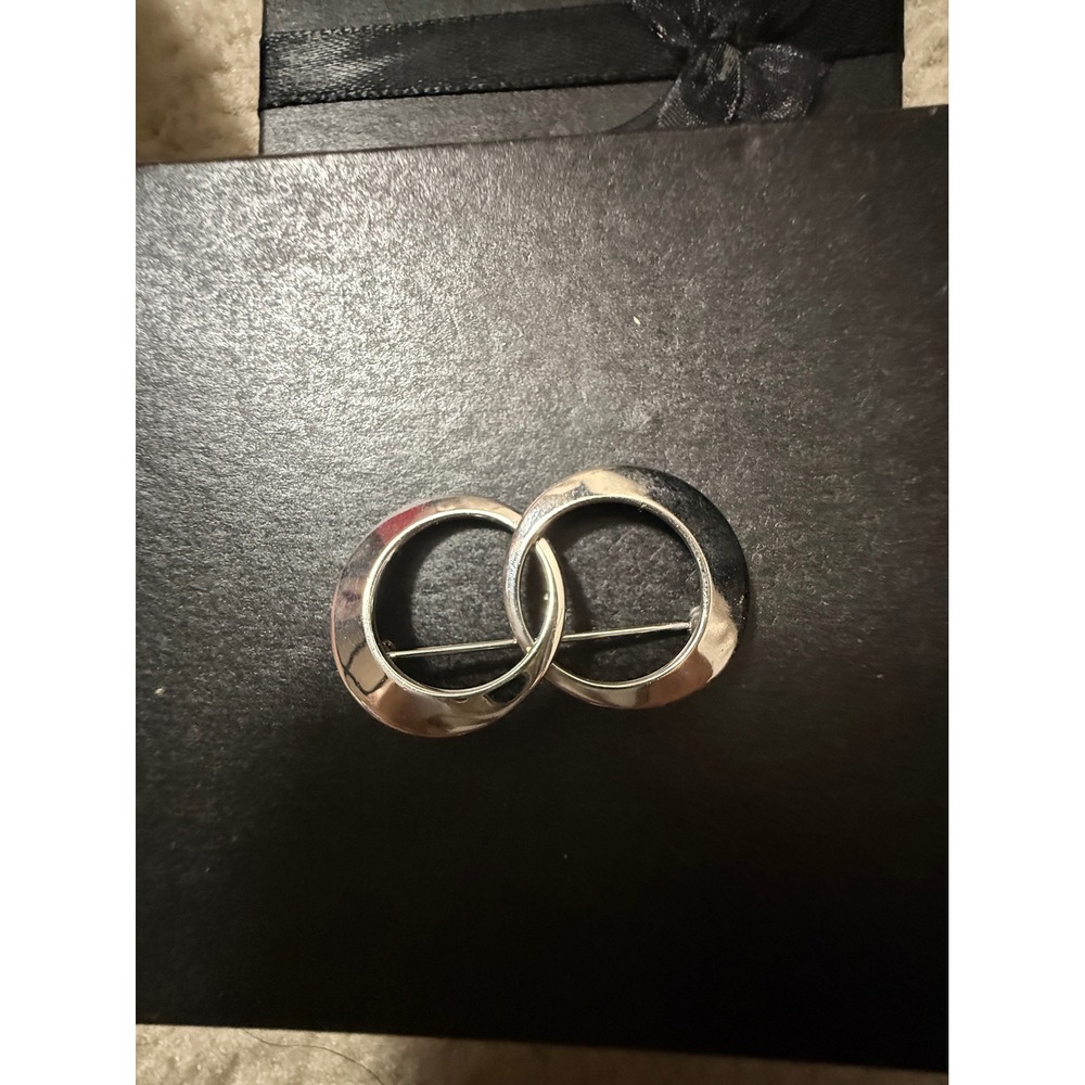 Two Tone Interlocking Circles Brooch Silver Tone Pin Elegant Accessory